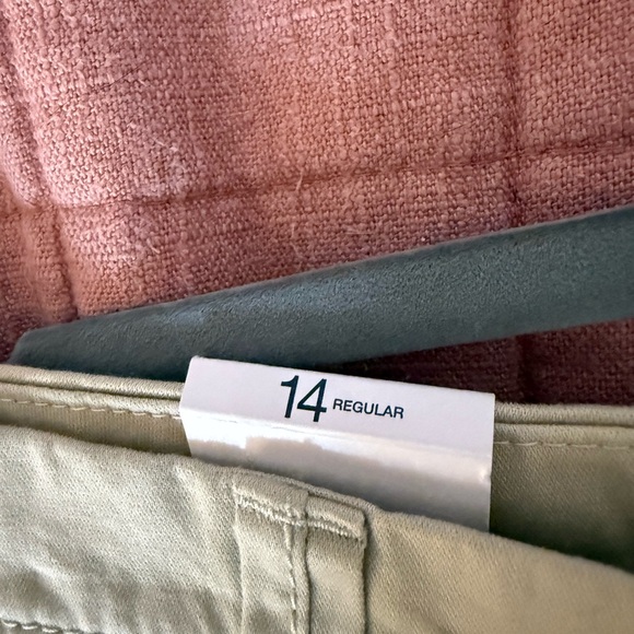 NWT Gap Classic Khaki Women’s Pants size 14 - Picture 6 of 9